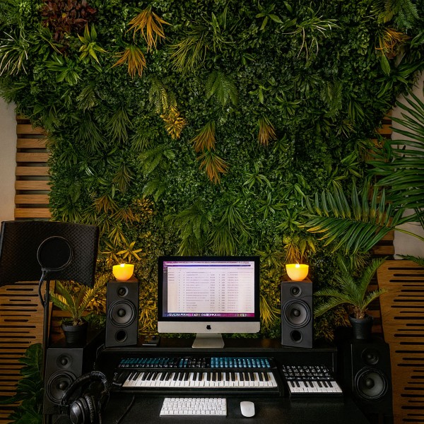 Façade végétale jungle, mur artificiel très dense et réaliste