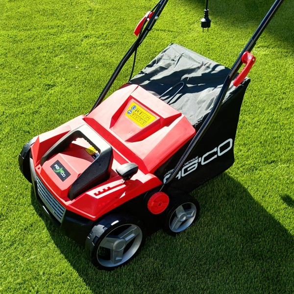 AGCO Brosseuse électrique aspirante Gazon synthétique 1800 Watts